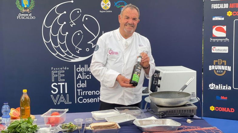 Tutti pazzi per la lasagna alle alici. Barbieri a sostegno dell'arte enogastronomica