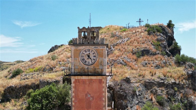 Cassano Jonio, torna in funzione l'antico orologio della città risalente al 1875