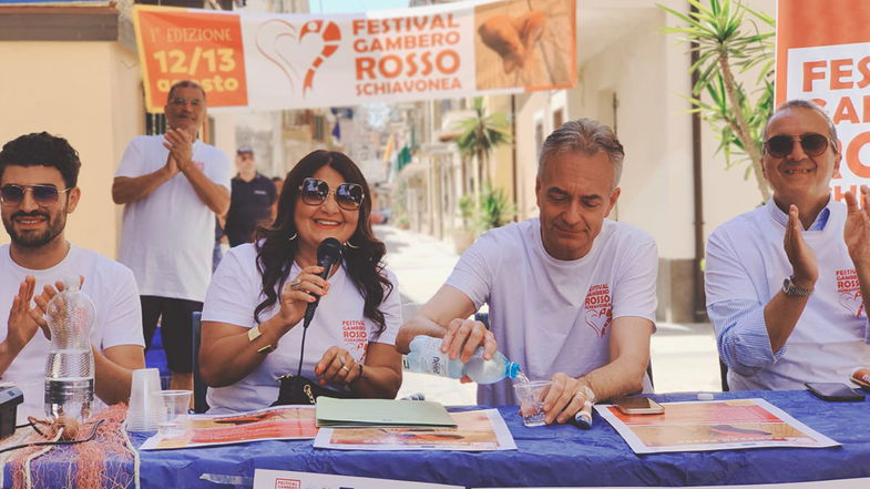 Presentata a Schiavonea la prima edizione del Festival del Gambero Rosso