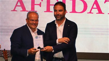 Alan Sorrenti riceve il premio Laghi di Sibari