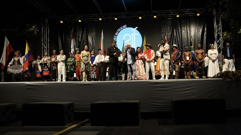 Castrovillari: aperto il festival mondiale del folklore