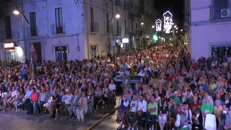 A Castrovillari grande folla per l’ultima serata del Festival del Folklore