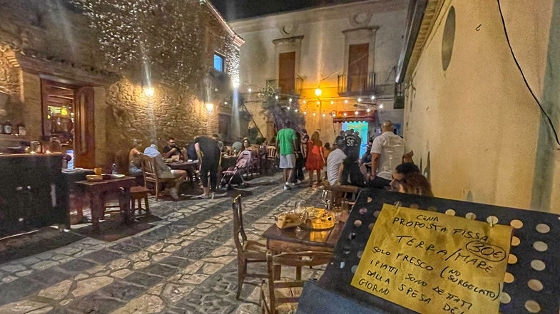 Dall'Olanda a Malaga: tutti pazzi per 'A Cantina. Hasta la cicoria siempre