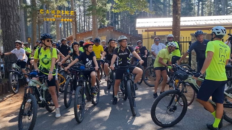 Grande partecipazione alla “Ciclopasseggiata lungo le sponde del lago Arvo”. «Scommessa vinta»