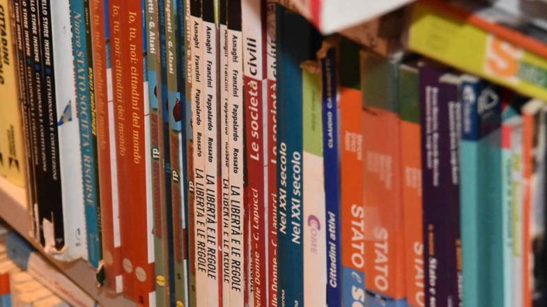 Lo Schiavo (Gruppo Misto) presenterà un'interrogazione per sostenere le famiglie nell'acquisto dei libri di testo