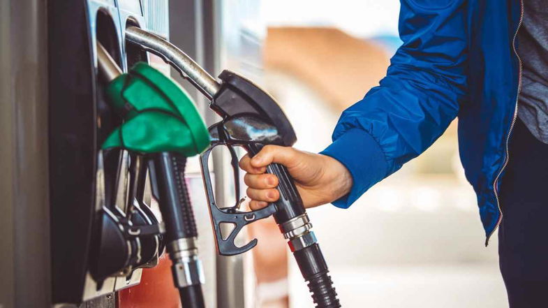 Costo del carburante, in Calabria la benzina sfonda il muro dei 2 euro