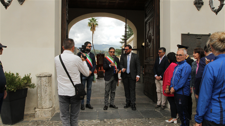 Accolta oggi nel Palazzo della provincia la “Fiaccola della Pace”: firmato il Patto “Calabria Terra di Pace e Fratellanza