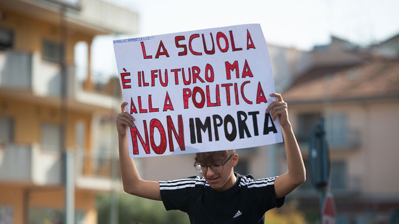 La manifestazione senza bandiere: solo voglia di rivendicazione