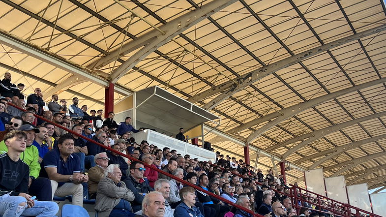 Vento di passione rossoblu: un pareggio che non scalfisce la voglia di calcio