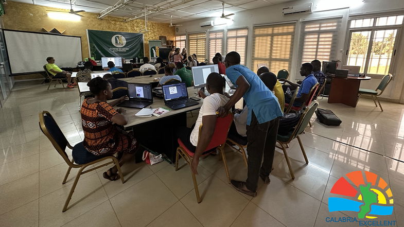 Conclusi con successo i laboratori di grafica e design, pizzeria e di falegnameria in Togo