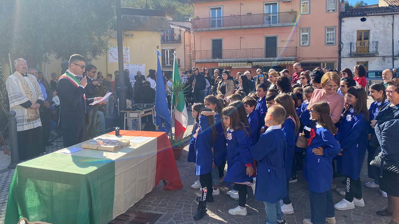 Caloveto celebra i caduti in guerra e ricorda i concittadini colpiti dall'alluvione in Toscana