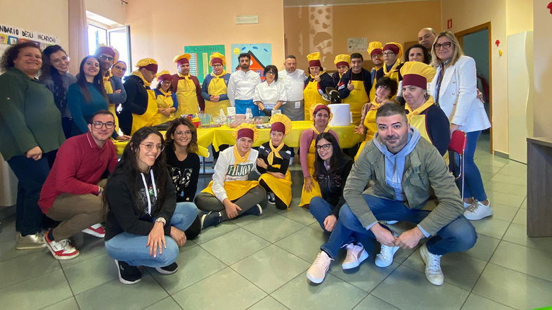 I figli della Luna a scuola di pasticceria tra sviluppo della manualità e inclusione