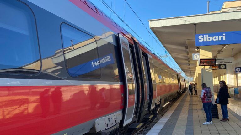 Lavori sulla linea ferroviaria Salerno-Battipaglia: ecco come cambiano gli orari del Sibari-Bolzano