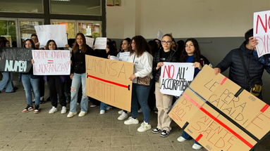 Contro il dimensionamento scolastico scendono in piazza gli studenti di Castrovillari