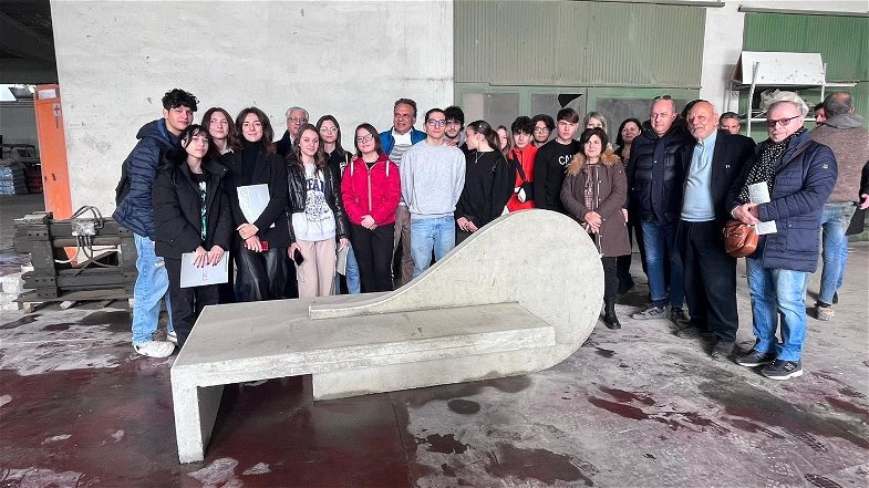Il Liceo Artistico di Rossano progetta il prototipo di una panchina che allestirà l'arredo urbano cittadino