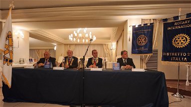 Il Rotary Club Castrovillari riceve la visita del Governatore del Distretto Francesco Petrolo