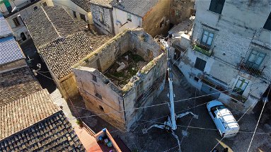 Demolito fabbricato pericolante nel centro storico di Rossano