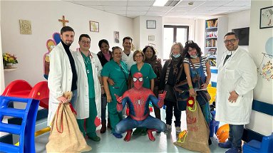 L'associazione Niki Aprile Gatti in visita al reparto di pediatria dell'ospedale 