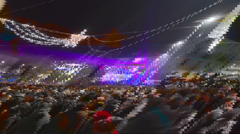 Monta l’attesa per Max Pezzali: piazza Salotto si prepara al 2024