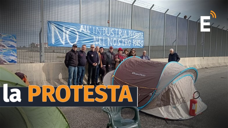 È iniziato il sit-in di protesta al Porto: «Un'aggressione senza precedenti»