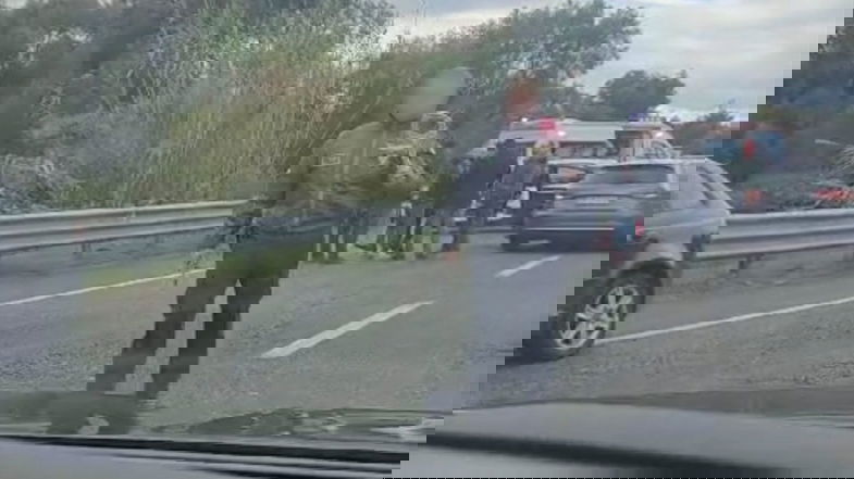 Scontro sulla Statale 106: due feriti trasferiti in ospedale