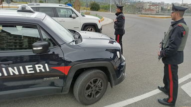 In trasferta da Roma nonostante il braccialetto elettronico: bloccato dai Carabinieri