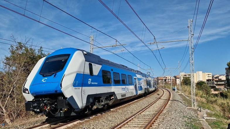 Sono arrivati ieri notte i nuovi InterCity ibridi per la tratta Reggio Calabria-Sibari-Taranto