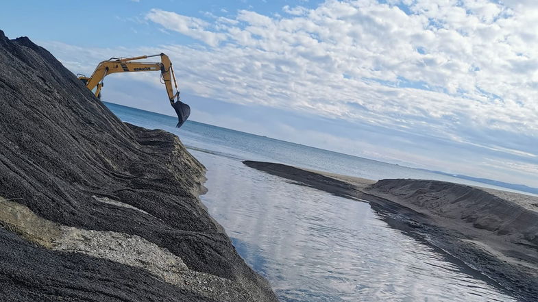 A Co-Ro partiti i lavori per la pulizia dei canali consortili con sbocco sul mare