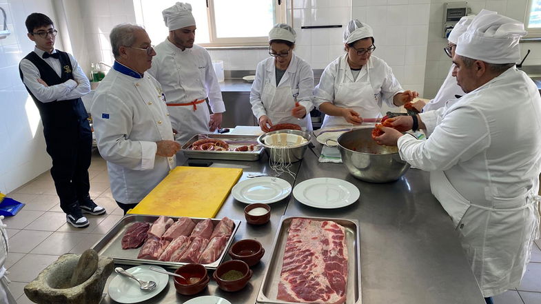 L'Istituto Majorana insiste sulle tradizioni: parte il laboratorio delle provviste