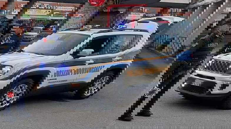 Guida la moto senza patente e sotto l’effetto di stupefacenti: scattata la denuncia e una maxi sanzione