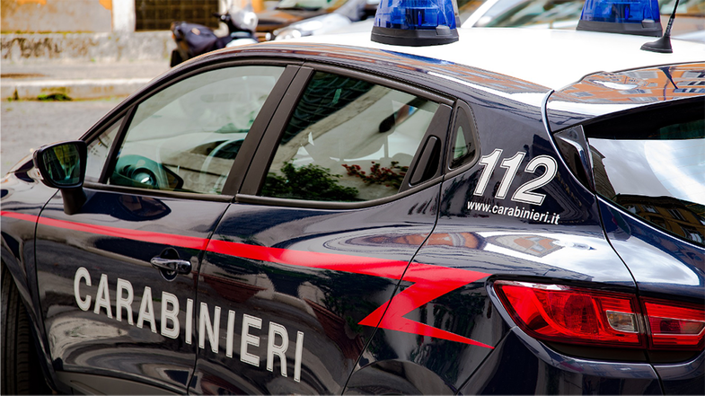 Laboratorio di marijuana in casa: arrestati madre e figlio a Castrovillari