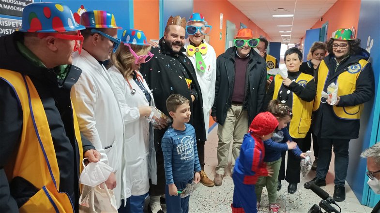 I Lions portano il Carnevale nel reparto di Pediatria