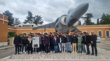 I ragazzi dell'Aletti in visita alla Stazione Aeromobili Marina di Grottaglie