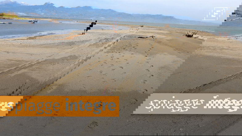 Verso l'estate, basta ruspe e pulizie meccaniche sulle spiagge: la strada per la Bandiera Blu passa anche da qui