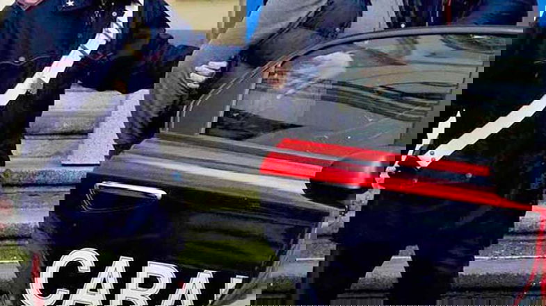 Danneggia tre auto dei Carabinieri: arrestato a Co-Ro un giovane senza fissa dimora