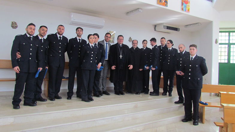 Emozionante momento di fede nel carcere di Co-Ro: celebrata la Via Crucis