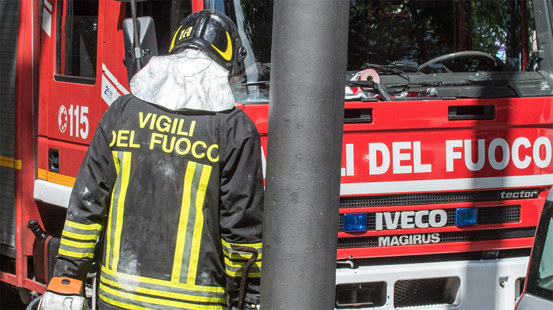 Marina di Sibari, incendio devasta attività commerciale