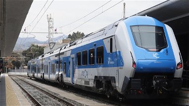 Il treno ibrido IC si muove sulle rotaie calabresi: oggi lo ha tenuto a battesimo il Ministro Salvini