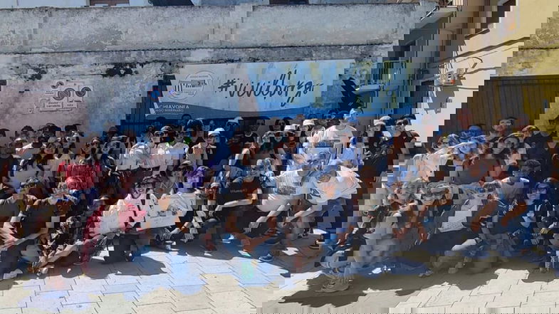 50 studenti dell'Unical tra le vie Schiavonea per conoscere il borgo marinaro e ammirare i murales