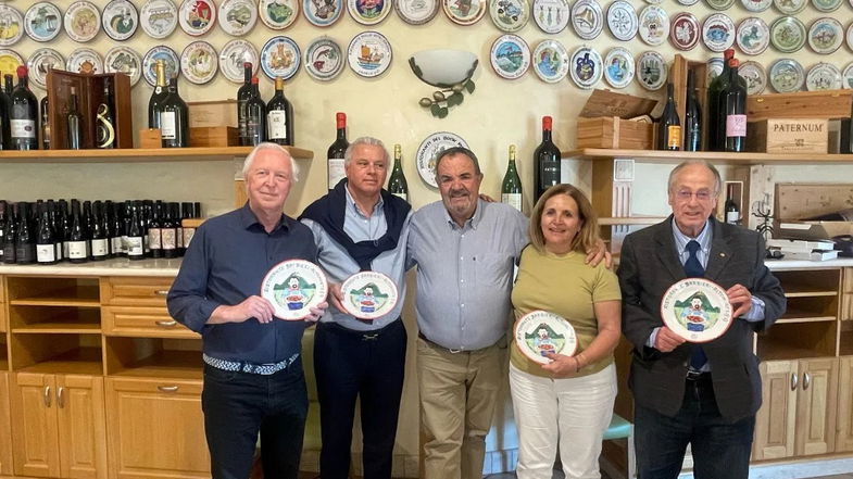 Altomonte, collezionisti italiana a pranzo nell'oasi di pace e relax Barbieri