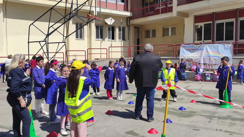 Gli alunni di Castrovillari a lezione di educazione stradale