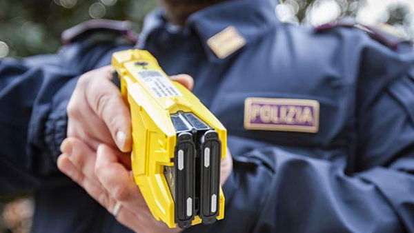 Aggressione ad Insiti, uomo ubriaco aggredisce pattuglia della Polizia in servizio