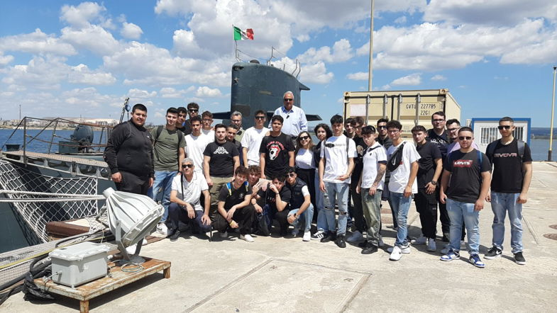 L'Istituto Aletti di Trebisacce in visita alla scuola sommergibili di Taranto