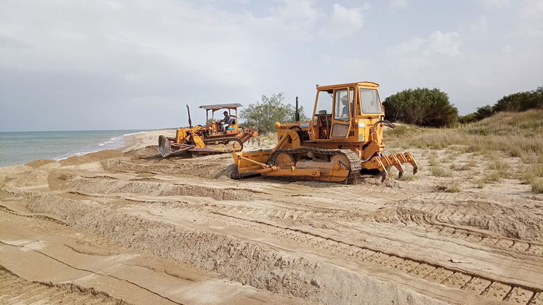 Cassano Jonio si prepara alla stagione estiva con spiagge pulite e livellate