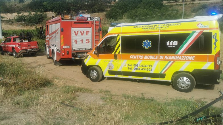 Tragedia a Cassano Jonio, operaio muore schiacciato sotto un carro
