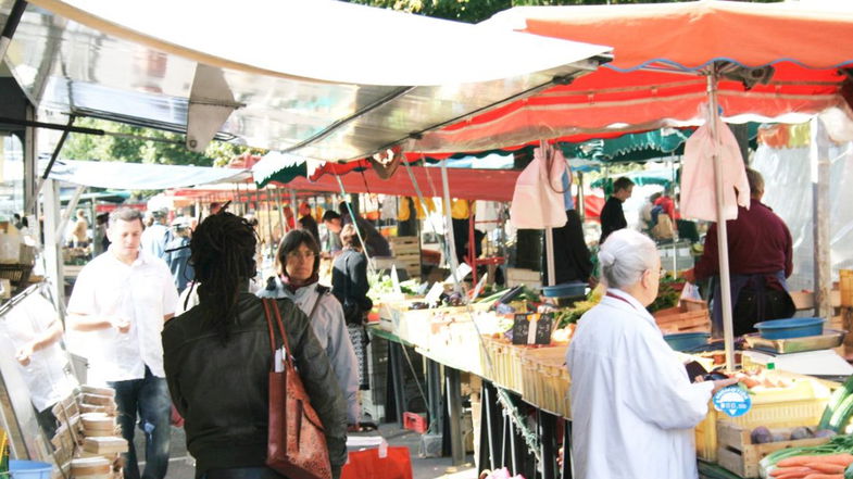 Doppio mercato mensile a Schiavonea, gli ambulanti ringraziano Stasi e rilanciano