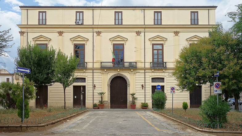 A Castrovillari partiti i lavori in piazza Gallo, ma c'è chi non è d'accordo