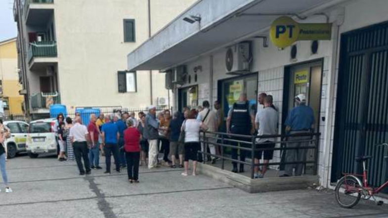 L'Ufficio postale chiude per restyling e aumentano i disagi, soprattutto per gli anziani