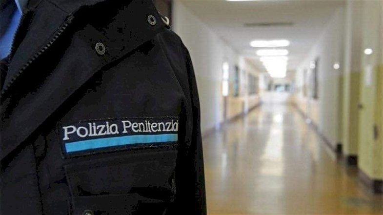 Blitz nel carcere di Co-Ro, trovata droga: «Troppi tossicodipendenti e pochi agenti»