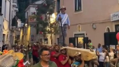 Laino Borgo ha celebrato nel week end il rito arboreo in onore di Sant'Antonio di Padova